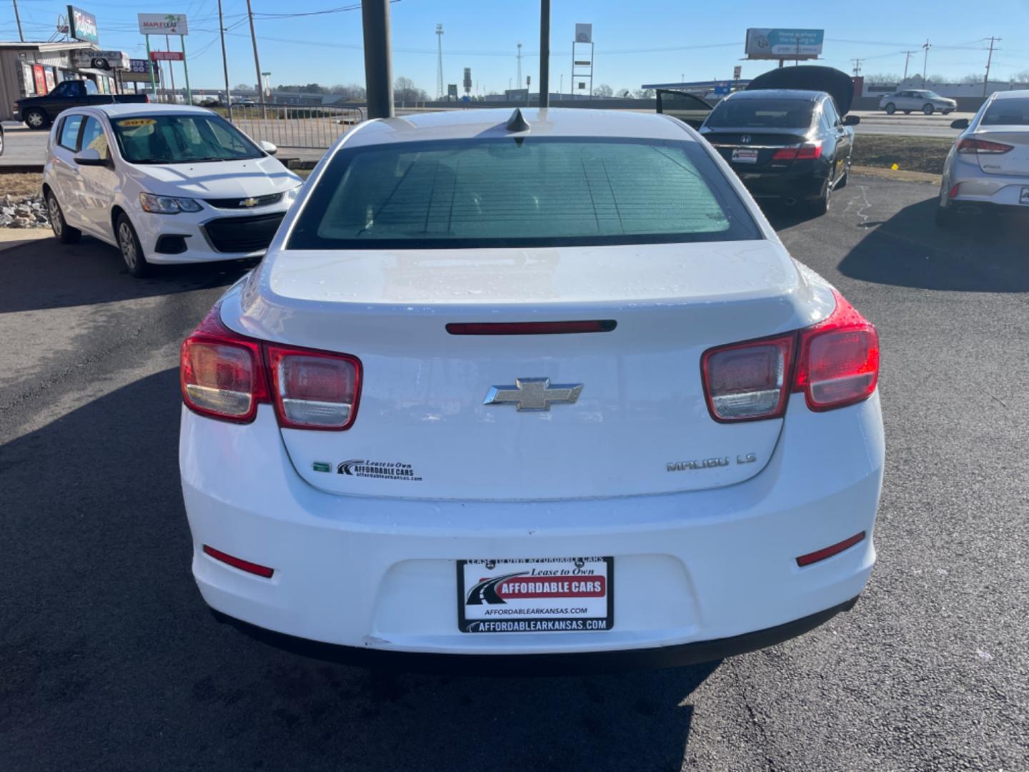 2016 White Chevrolet Malibu Limited (1G11B5SA1GF) with an 4-Cyl, 2.5 Liter engine, Auto, 6-Spd w/OD and Man Md transmission, located at 8008 Warden Rd, Sherwood, AR, 72120, (501) 801-6100, 34.830078, -92.186684 - Photo#6